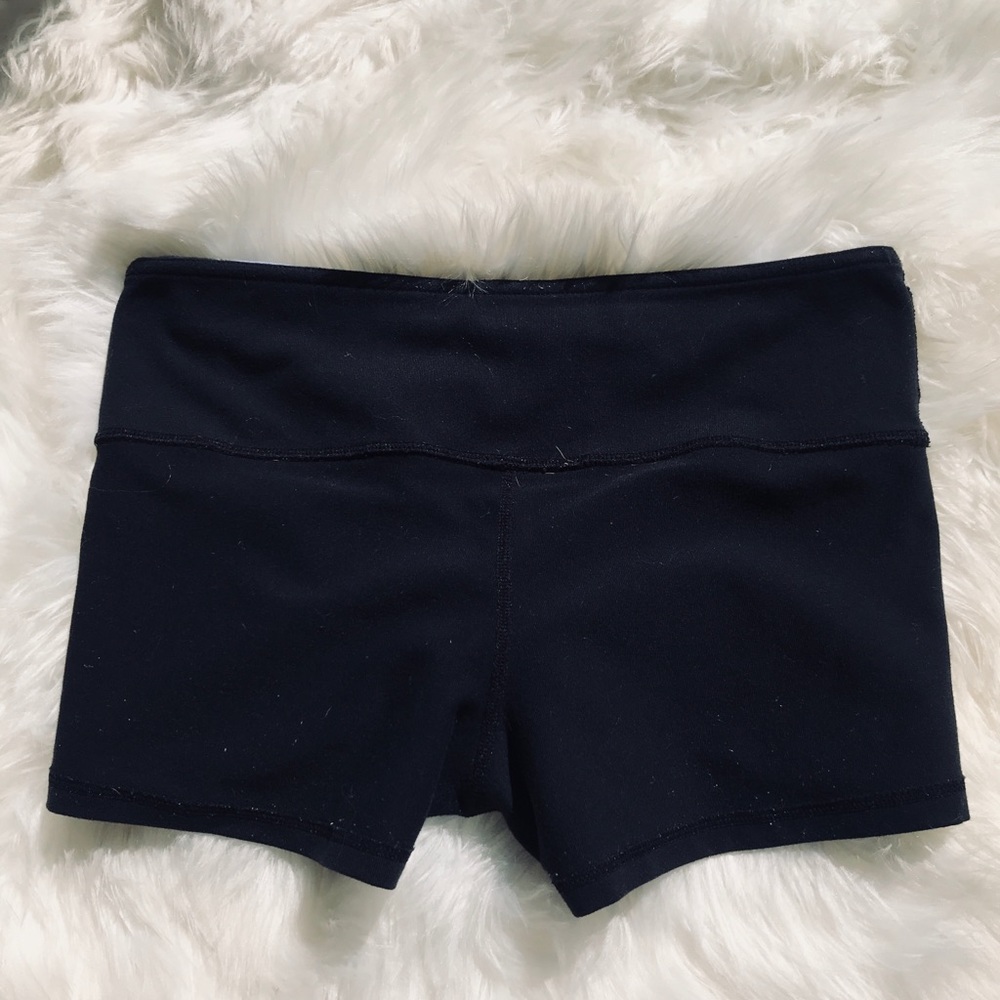 Lululemon 🍋 Shorts - Picture 5 of 6